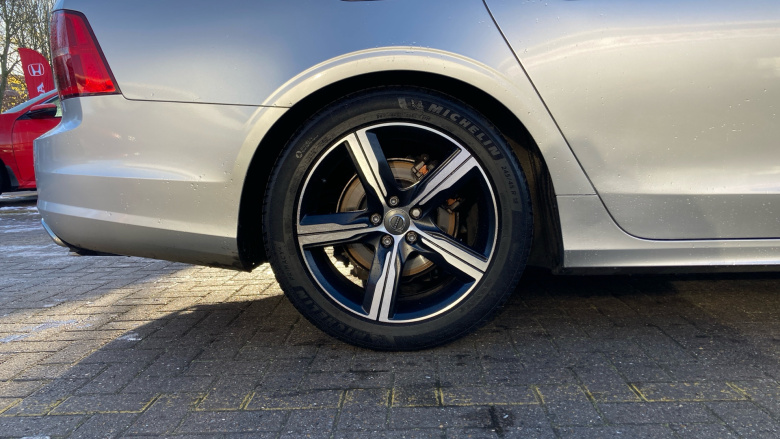 Volvo S90 2.0 D4 R DESIGN 4dr Geartronic Diesel Saloon